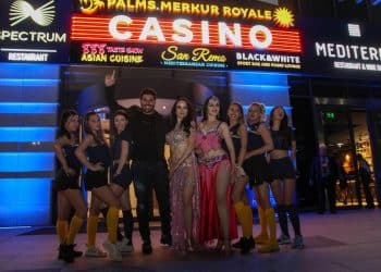 Фики  Стораро отиде на парти с кралска каляска от приказките