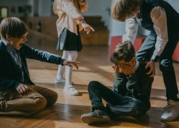 Три родителски грешки, които пречат на детето да се справи с тормоза