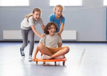 деца по физическо