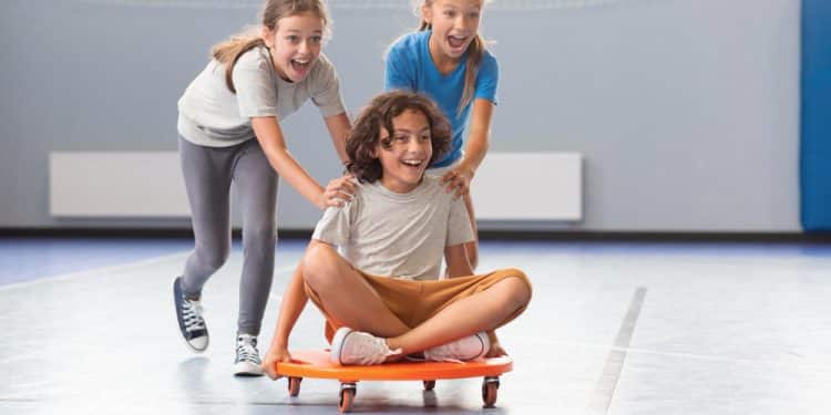 Готови за училище – какво е нужно за часовете по физическо? 5 деца по физическо
